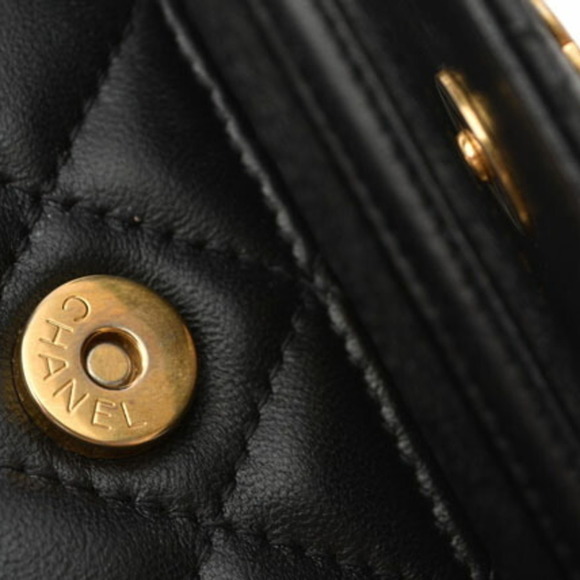 CHANEL Black Lambskin Leather Wallet - Picture 13 of 14